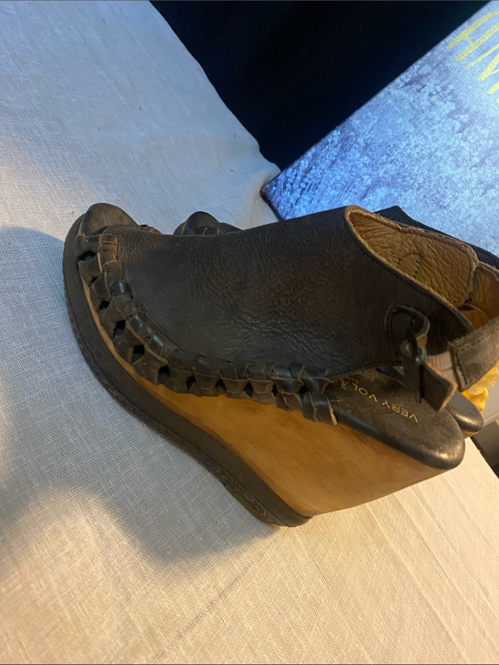 Very Volatile SZ 6 Dark Brown Genuine Leather Peep-Toe Wooden Wedge Sandals Heel